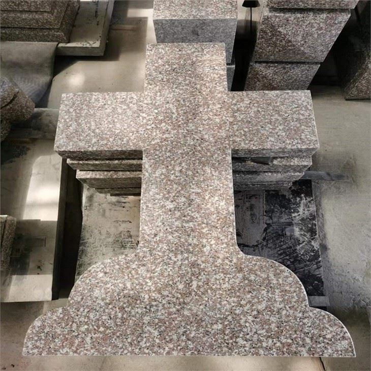 G664 granitni križ