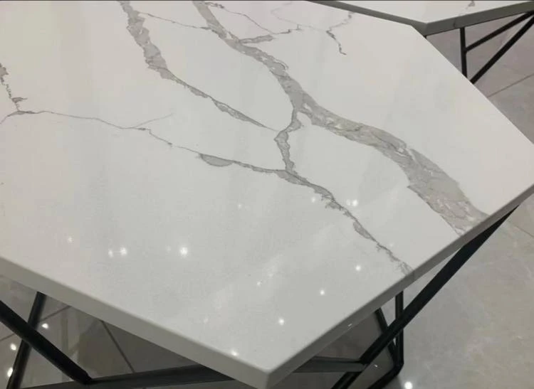 Beli Calacatta Quartz pulti