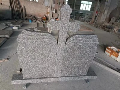 G664 Granitni nagrobni kamen s križnim valom