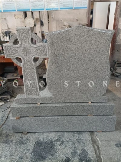 Granitni nagrobni spomenik sivega keltskega križa
